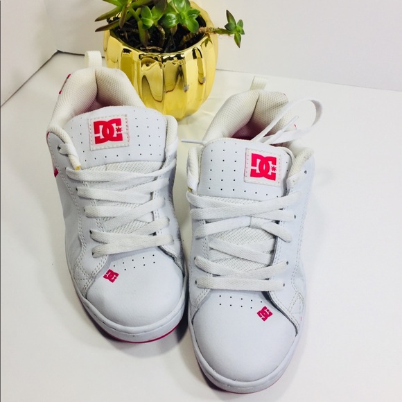 dc court graffik womens